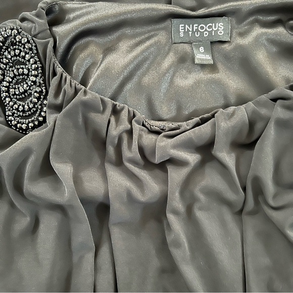 Little black dress with shoulder detail, size 6 - Picture 9 of 10